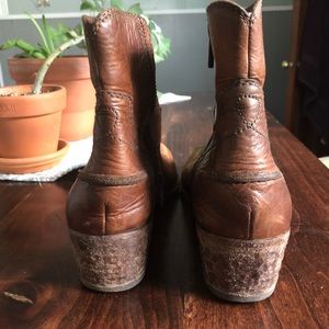Size 8.5 cognac Frye booties